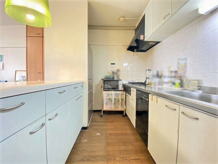 キッチン キッチンカウンターは収納豊富で作業スペースも広いシステムキッチン！