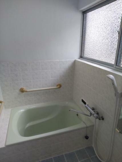 【リフォーム済】浴室はクリーニングを行い、追い焚き機能プラスして使いやすくなりました。