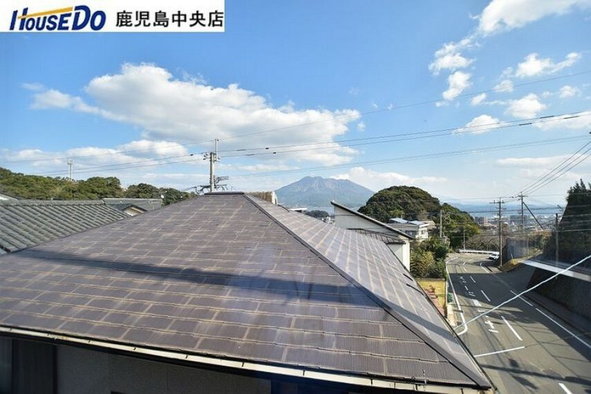 眺望 【眺望】東向きの室内から撮影しました！桜島が眺望可能です