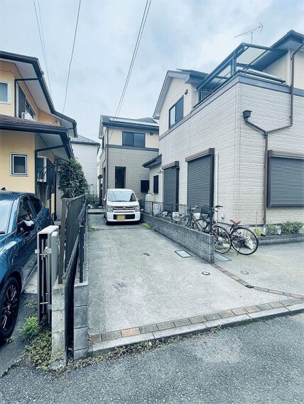 車は縦になりますが2台の駐車が可能です