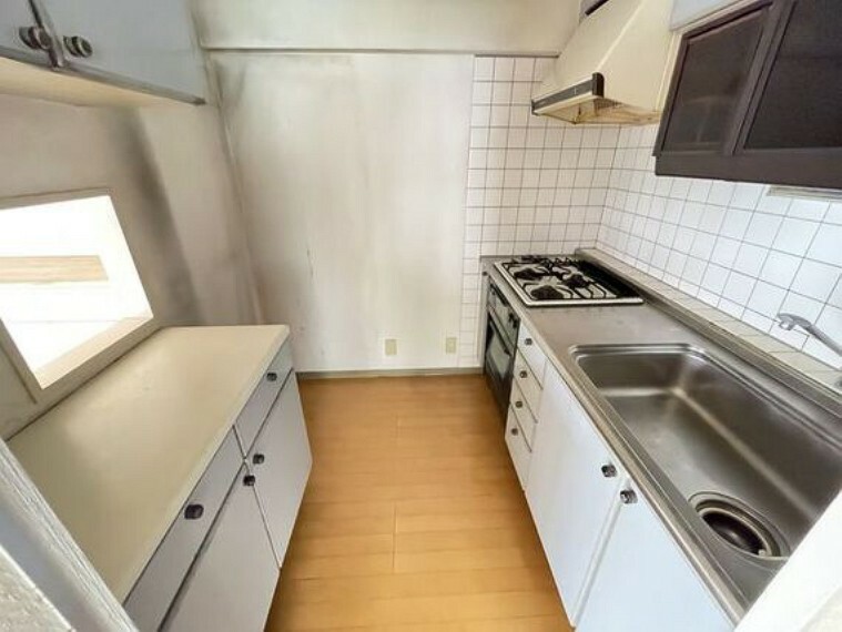 ダイニングキッチン ゆったりと調理ができる位のスペースを実現したキッチン。