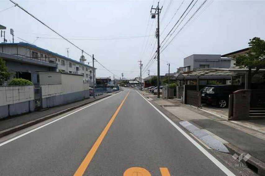 現況写真 物件の南側前面道路（東側から）［2023年6月13日撮影］