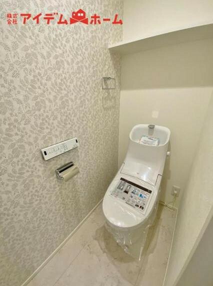 トイレ B棟 温水での洗浄機能がついておりますので、 清潔かつ衛生面も安心です。