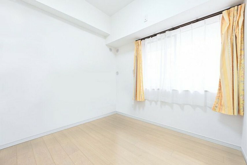 【洋室（2）約4.0帖】※画像はCGにより家具等の削除、床・壁紙等を加工した空室イメージです。