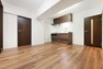 居間・リビング 木目調の面材がお部屋に馴染み、心地よい空間を演出します