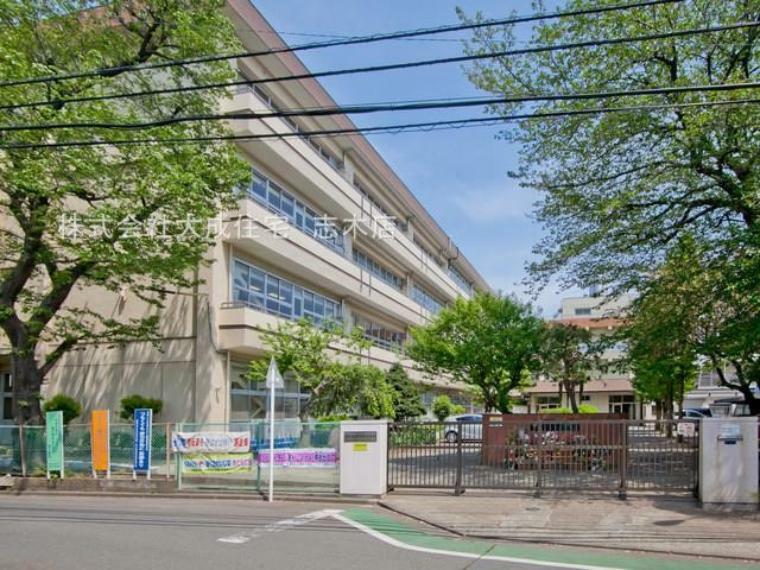 小学校 朝霞市立第二小学校（徒歩21分　周りが閑静な住宅地で、駅も遠いので、子供がのびのび過ごす良い環境です。）