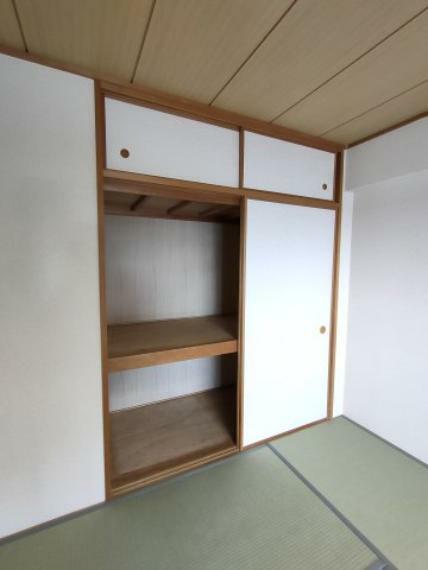 和室 【収納】 和室は布団もらくらく収納できる押入付きです。