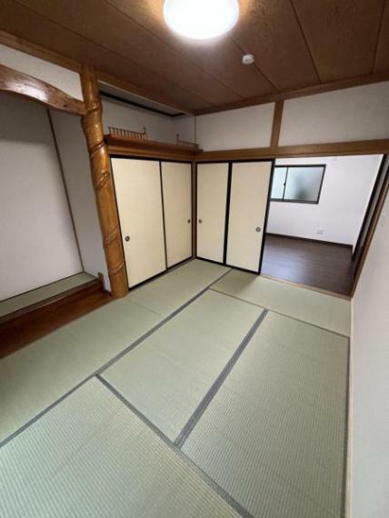 和室 【リフォーム完了】1階にある6畳の和室別角度です。