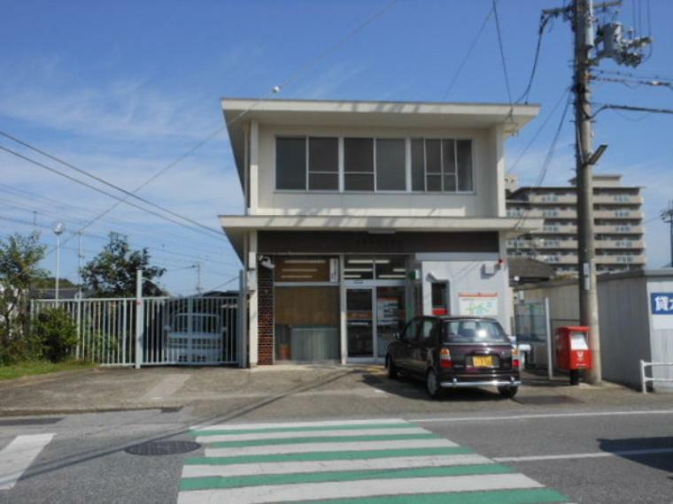 郵便局 彦根岡町郵便局 彦根口駅前の郵便局です。