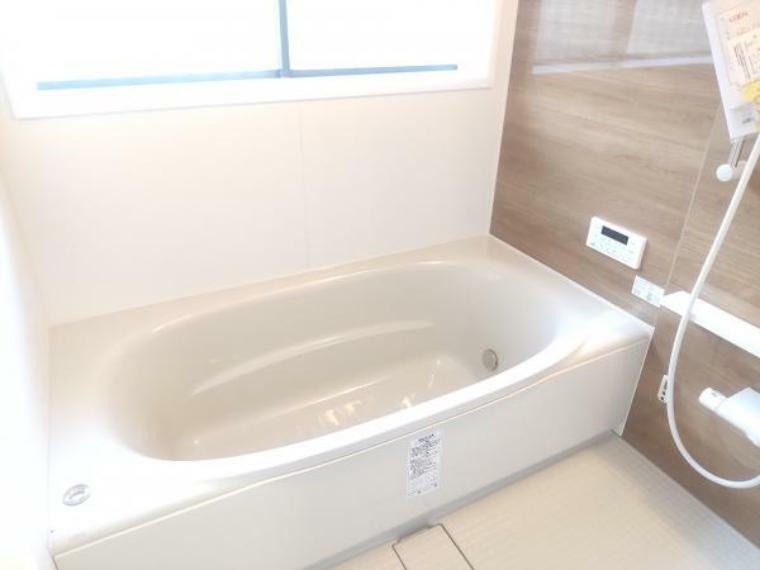 浴室 【リフォーム済写真】LIXIL製のユニットバスに新品交換しました。1坪タイプなので浴槽で足を伸ばして入ることができます。