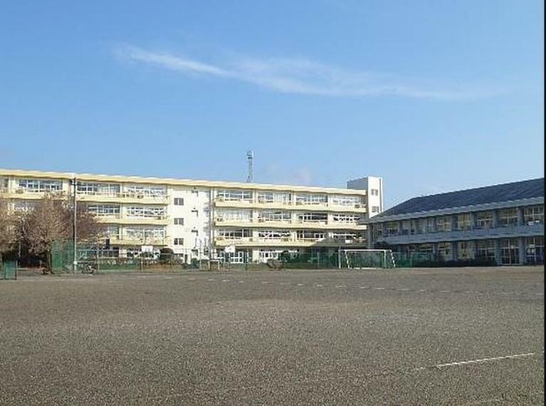 中学校 【中学校】鹿沼市立北中学校まで5801m