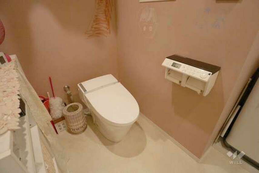 トイレ トイレ。。温水洗浄便座つきなので清潔を保てます。洗面室と一体になっており広々としています。［2023年6月9日撮影］