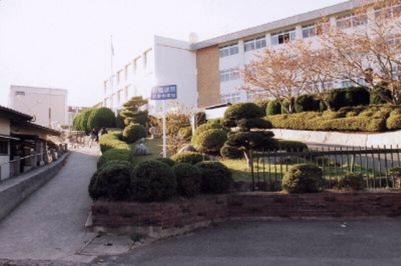 熊野町立熊野中学校（約1,463m）
