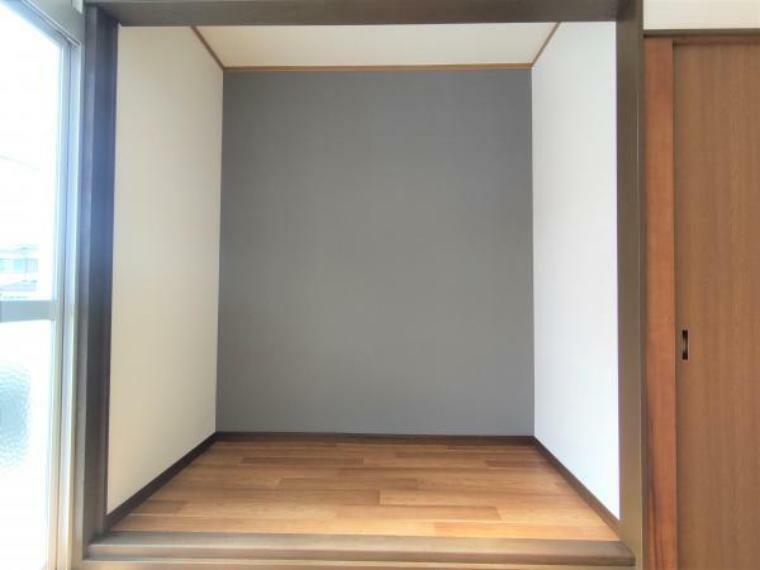 収納 【リフォーム済】1階6帖のオープンクローゼットの写真です。お部屋に取り込んで使用していただくこともできます。