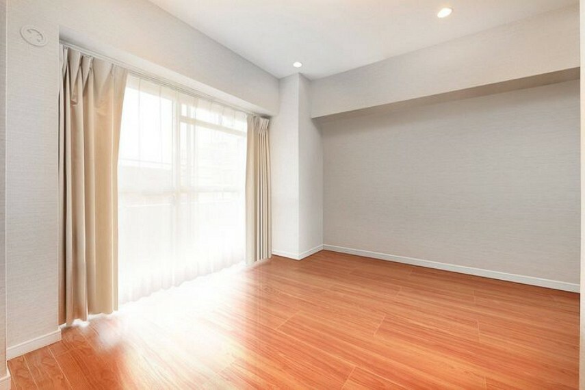 【洋室】画像はCGにより家具等の削除、床・壁紙等を加工した空室イメージです。