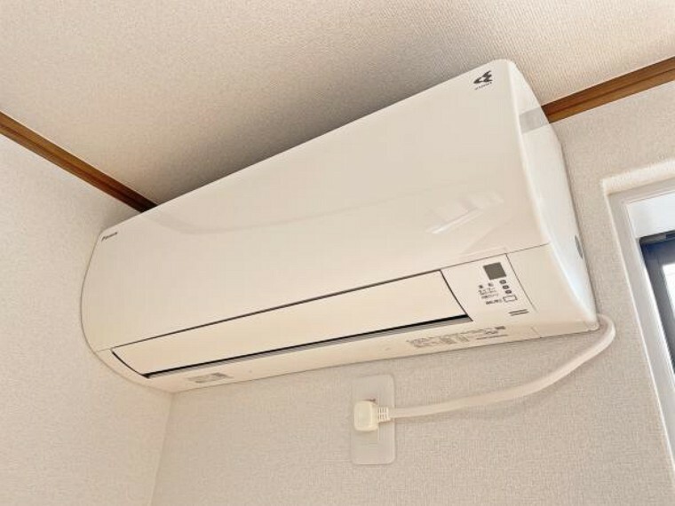 冷暖房・空調設備 【リフォーム済】新品のエアコンをリビングに1台設置しました。入居後すぐに快適に生活できますよ。
