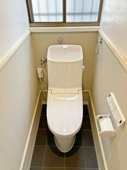 トイレ 【リフォーム済】トイレ　温水洗浄便座トイレに新品交換しました。床クッションフロア重張、壁・天井クロス張替。