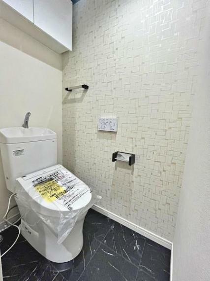 トイレ シンプルながら機能的で清潔感のあるトイレ