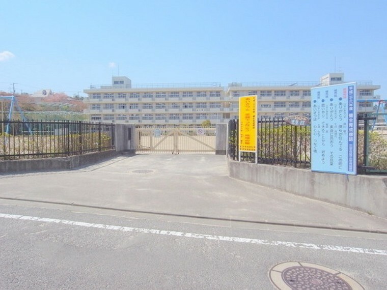 小学校 川平小学校　徒歩15分　1160m