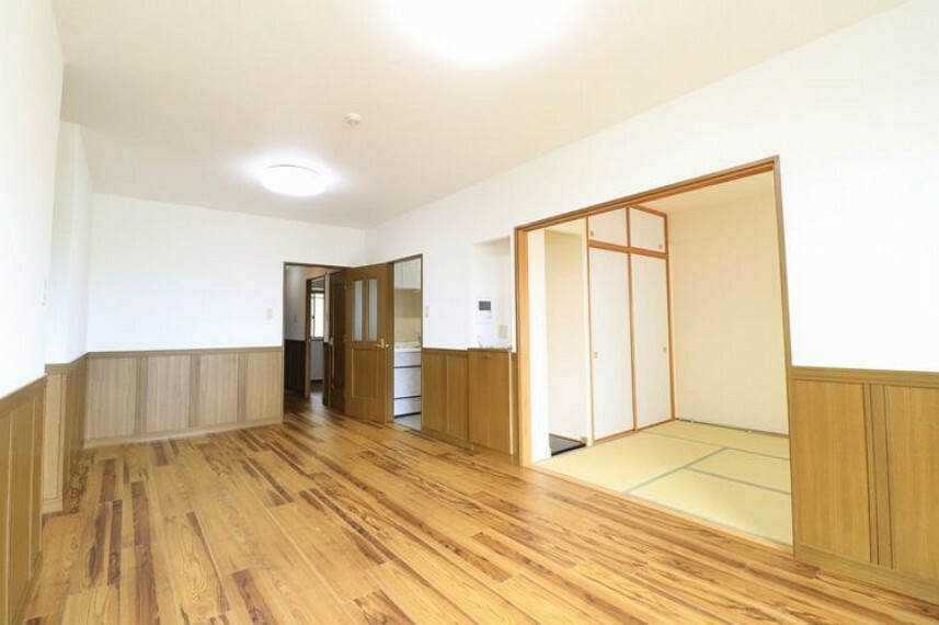 居間・リビング 【リビング】2階部分からでも桜島、錦江湾が一望できるマンション！