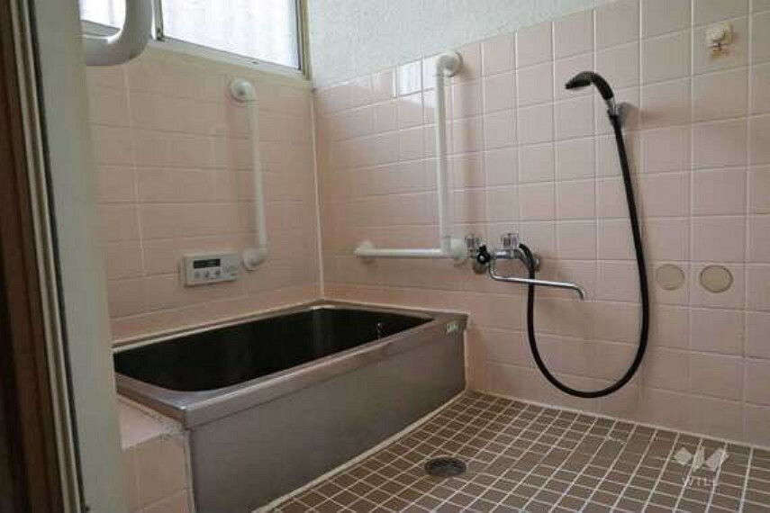 浴室 浴室には窓があるため、使用後は換気もしやすいです。［2023年7月16日撮影］