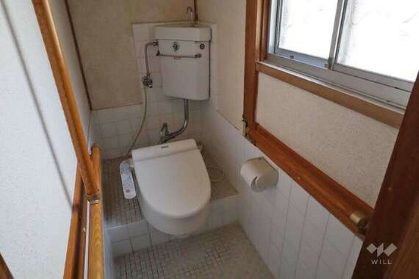 トイレ トイレは温水便座付きで、どなたでも使いやすいようになっております。［2023年7月16日撮影］