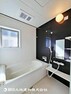 浴室 シンプルながら機能的な浴室。使い勝手を重視したデザインが快適な入浴をサポートしています。」