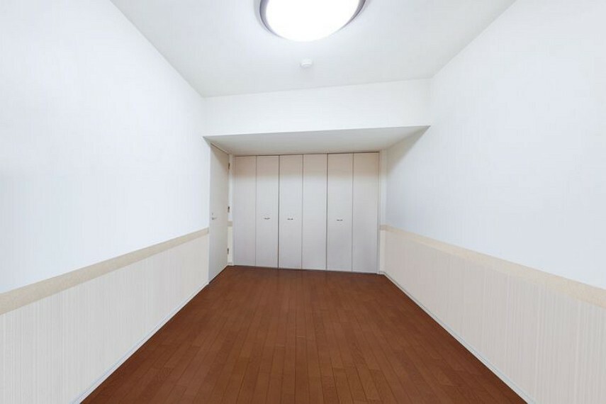 洋室（1）※画像はCGにより家具等の削除、床・壁紙等を加工した空室イメージです。