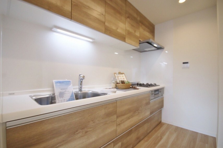 キッチン スマートな意匠と充実の機能を備えたキッチンが、暮らしにおいしい彩りを添えます。