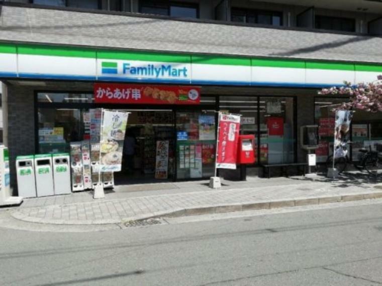 コンビニ 【コンビニエンスストア】ファミリーマート 大東野崎店まで985m