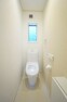 トイレ 1階2階に水機能付き温水洗浄便座!!