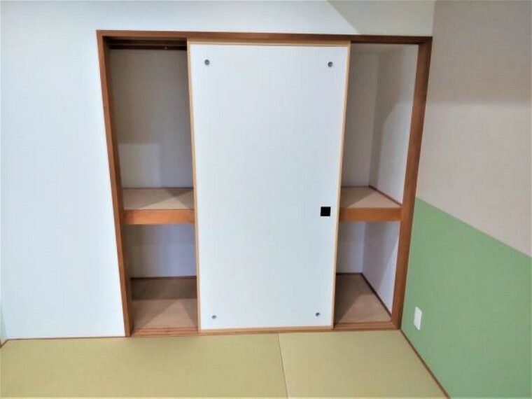 収納 リフォーム済【和室6帖収納】和室には収納スペースがあります。大きな押し入れがあるので、来客用の布団までしっかり収納できてとても便利です。