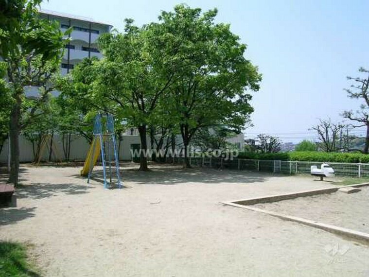 現況写真 『西緑丘1丁目公園』は、遊具も設置されており、子供の遊び場にピッタリです。