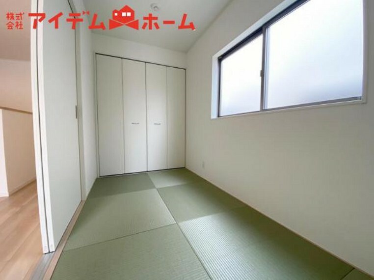 和室 1号棟 リビングから目が届く和室は、お子様の遊び場・ 家事スペースとして使うのもオススメです！