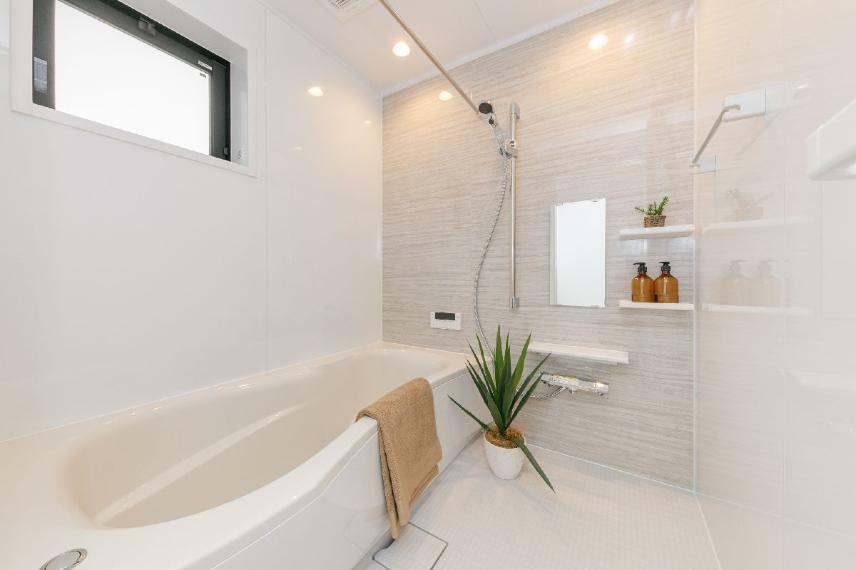 浴室 【2号棟浴室】浴室の湿気を防ぐ浴室換気暖房乾燥機を備えたオートバス