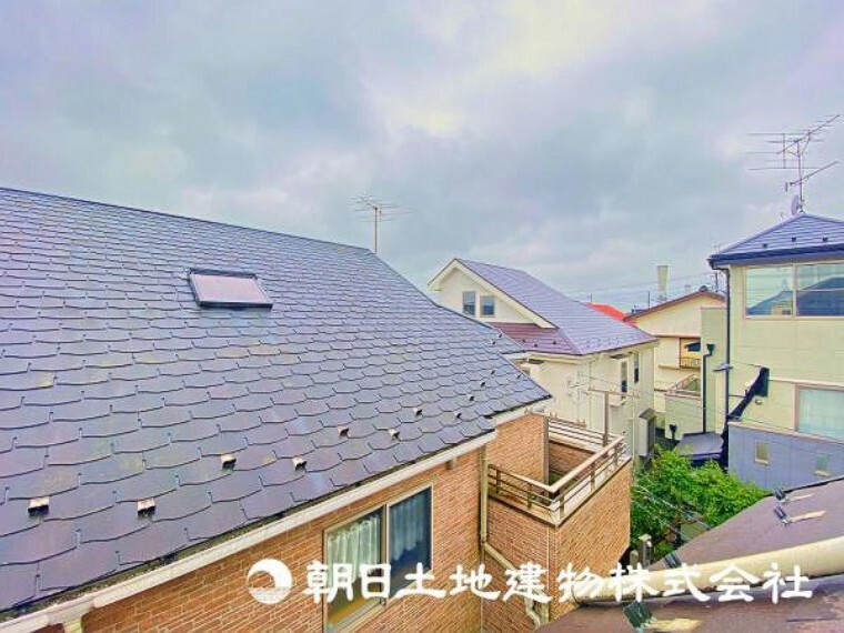 3階からの眺望！閑静な住宅地で程よい距離感を保ったお住まいです。陽当りの良さも魅力！