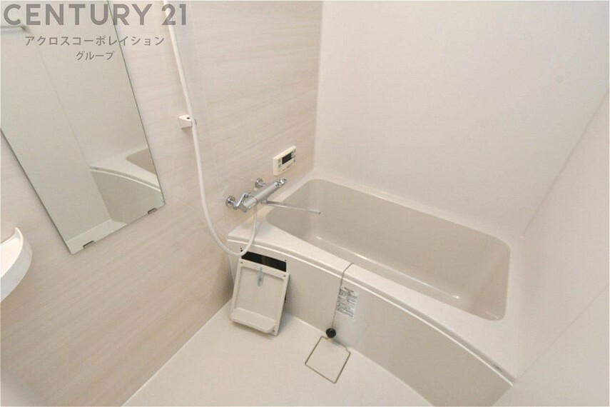 浴室 ユニットバス新調しており大変綺麗なバスルームです。 快適なバスタイムで一日の疲れを癒してください。