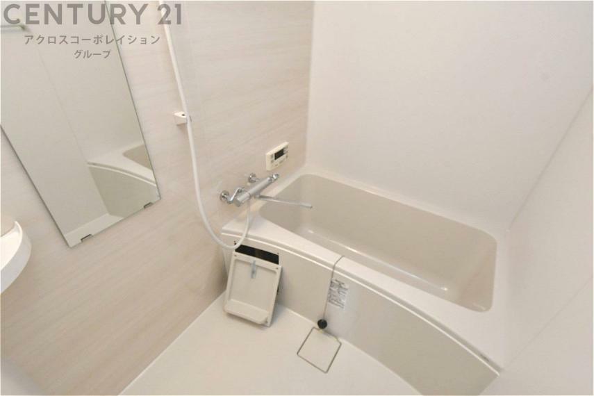 浴室 ユニットバス新調しており大変綺麗なバスルームです。 快適なバスタイムで一日の疲れを癒してください。