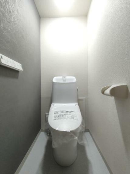 ・トイレ トイレは温水洗浄便座付です。