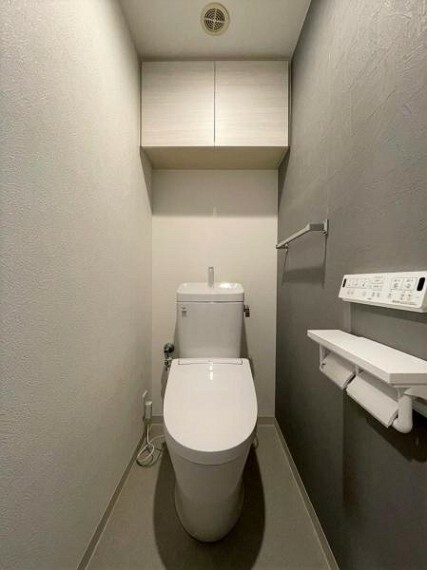 トイレ 収納棚もついているのでスッキリと使えます