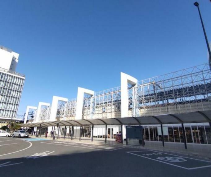 【周辺環境:駅】宮崎駅まで約2.2kmです。ショッピング施設も併設されているので買い物も便利です。