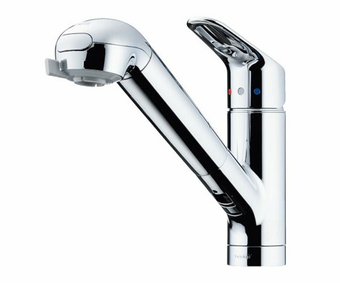 浄水機能が付いた一体型ハンドシャワー水栓を装備。食器洗いに便利なワンタッチ操作切替えタイプ。