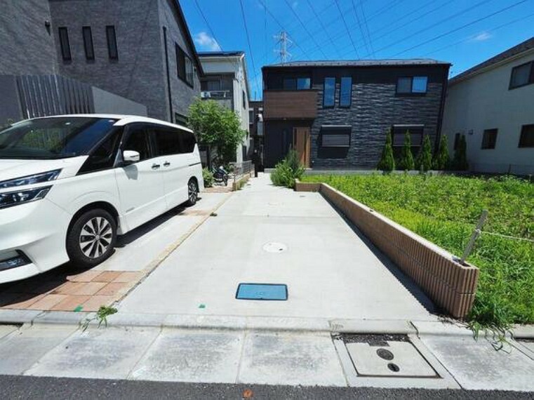 駐車場 ゆったりとした駐車スペースを確保いたしましたので、大きめのお車でも駐車可能です。自転車やバイクなど、ゆとりのある敷地で置き場所に困ることはないでしょう。