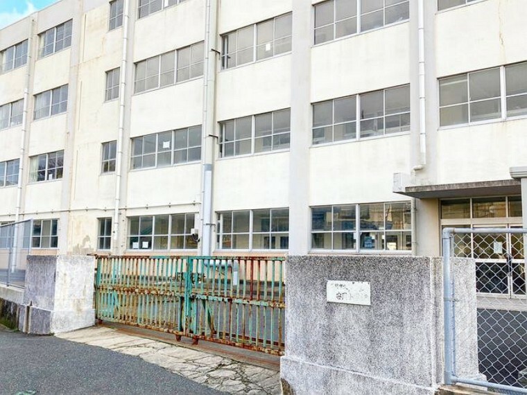 小学校 下関市立安岡小学校 徒歩23分。