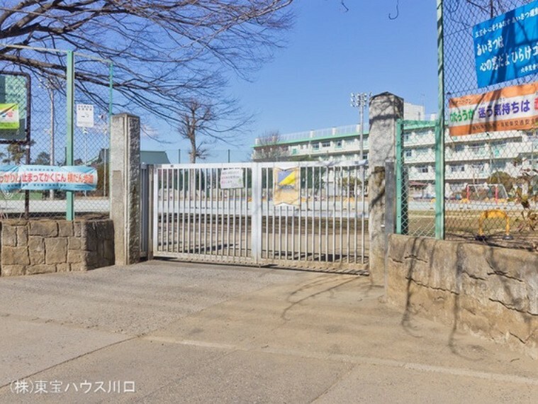 小学校 さいたま市立三室小学校 720m