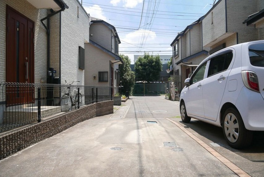 現況写真 街並みや周辺の環境に呼応しながら、毎日の暮らしを考慮した機能性の高い住まいです。