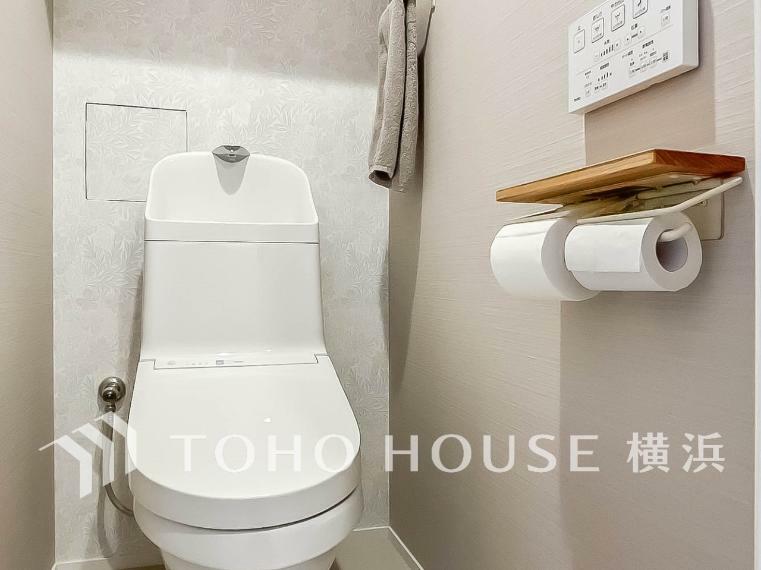 トイレ トイレはシンプルにホワイトで統一。多機能型の温水洗浄付きトイレを標準設置しています。