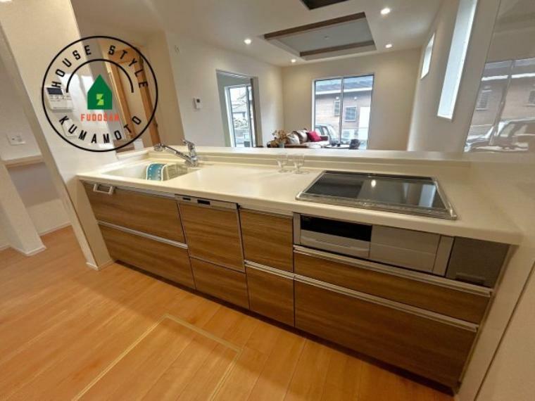ダイニングキッチン 広くて使いやすいキッチン。グリル・食器洗い乾燥機・浄水器も完備。