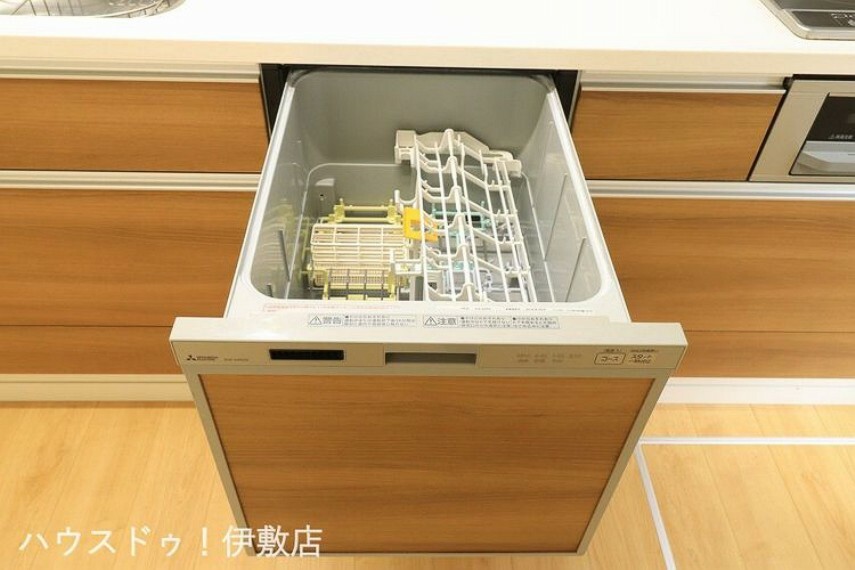 【食器洗浄乾燥機】キッチンには人気の食洗機を搭載！日々の家事の手間を低減してくれます。