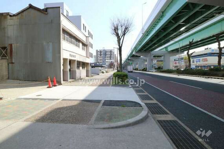 現況写真 教育施設・買い物施設ともに徒歩10分圏内なので生活しやすい環境です。緑豊かな鶴舞公園も近くにあります。